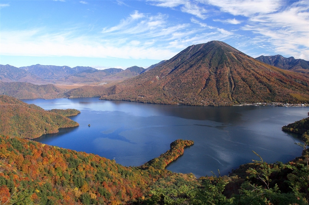 Spend three days savoring the beauty of Nikko and Lake Chuzenji in autumn